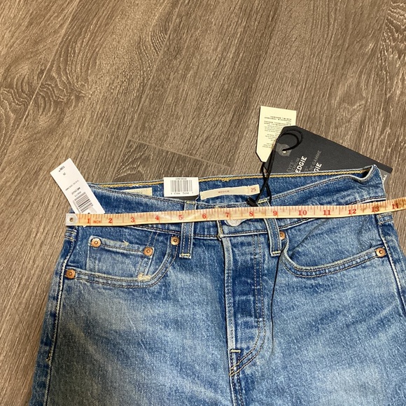 BNWT Levi’s Wedgie Jeans - Picture 2 of 8